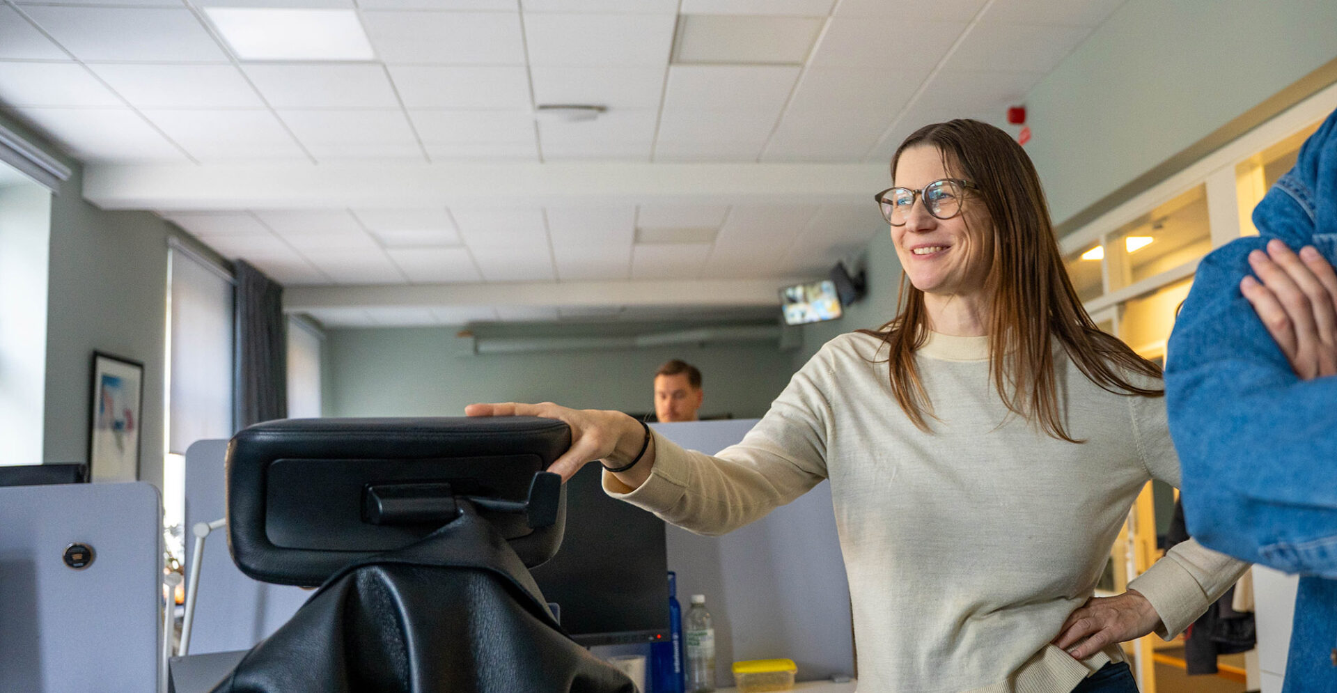 Emelie på Gota Media Brand Studio är projektledare för hemsidor